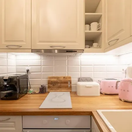 3 Luxurious Aprts + 2 Free Parking Spaces + 10 Ppl Apartamento Sofía