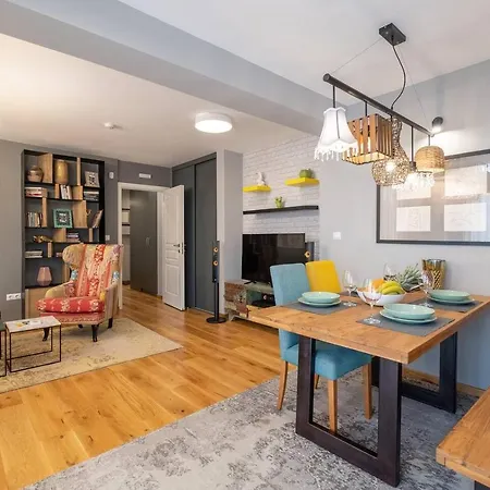 3 Luxurious Aprts + 2 Free Parking Spaces + 10 Ppl * Sofía