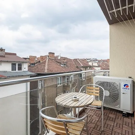 3 Luxurious Aprts + 2 Free Parking Spaces + 10 Ppl Apartamento Sofía