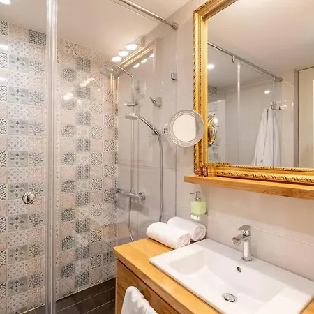 Apartamento 3 Luxurious Aprts + 2 Free Parking Spaces + 10 Ppl