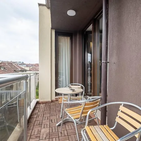 3 Luxurious Aprts + 2 Free Parking Spaces + 10 Ppl Apartamento Sofía