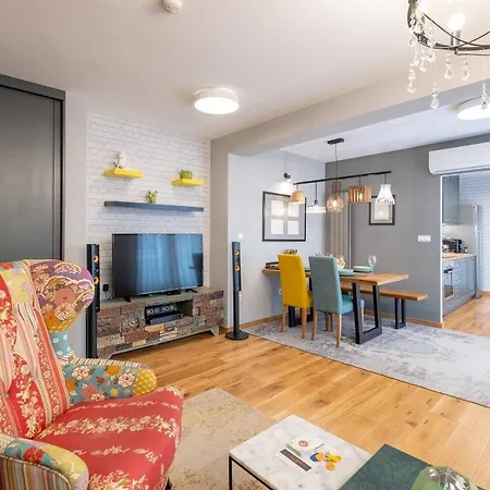 Apartamento 3 Luxurious Aprts + 2 Free Parking Spaces + 10 Ppl *